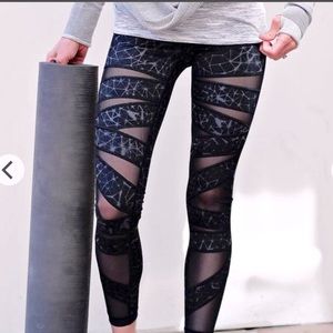 LULULEMON  High Times “Star Crushed” Leggings EUC 4